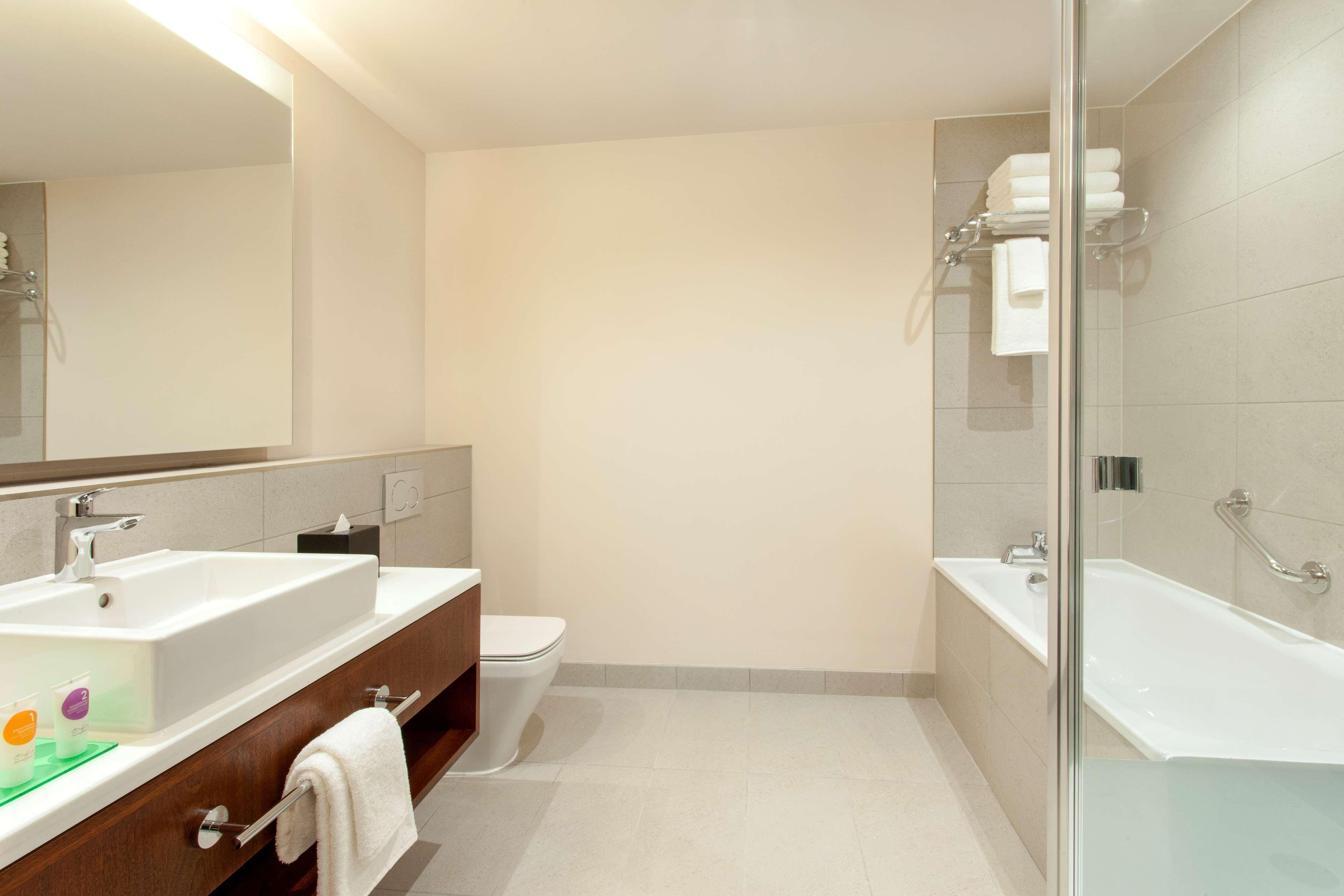 Hyatt Place West London Hayes ฮิลลิงดัน ภายนอก รูปภาพ