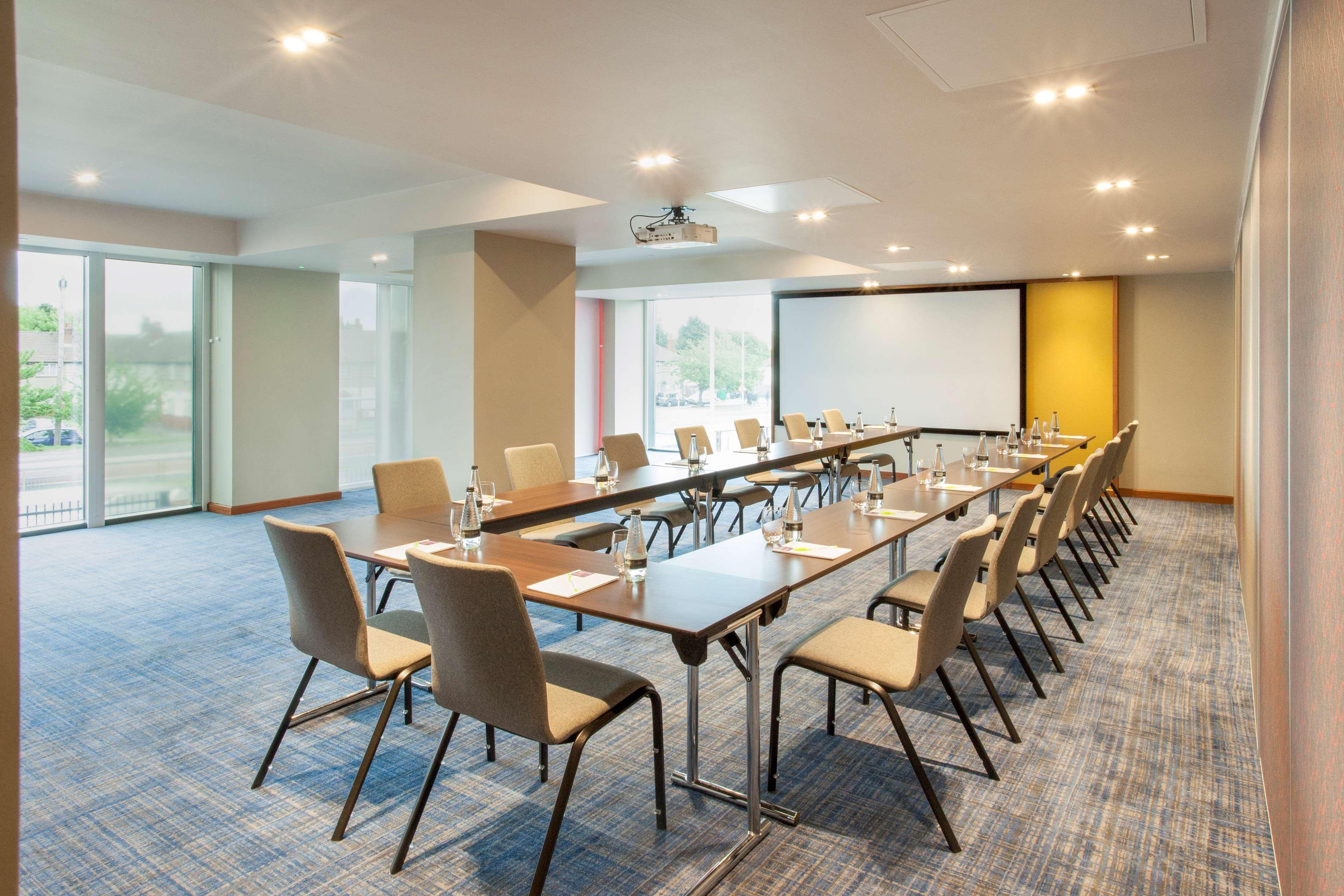 Hyatt Place West London Hayes ฮิลลิงดัน ภายนอก รูปภาพ